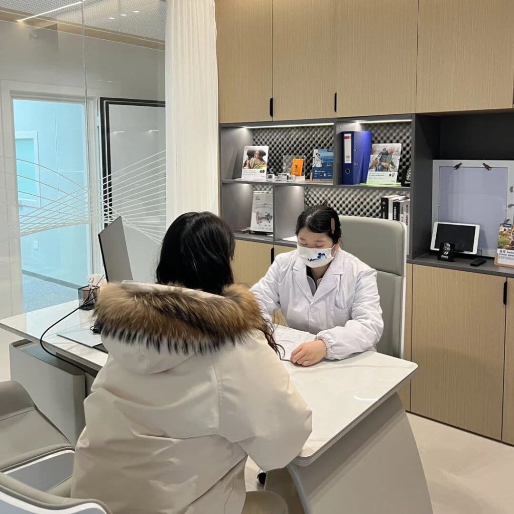 Audiologists record patients' questions