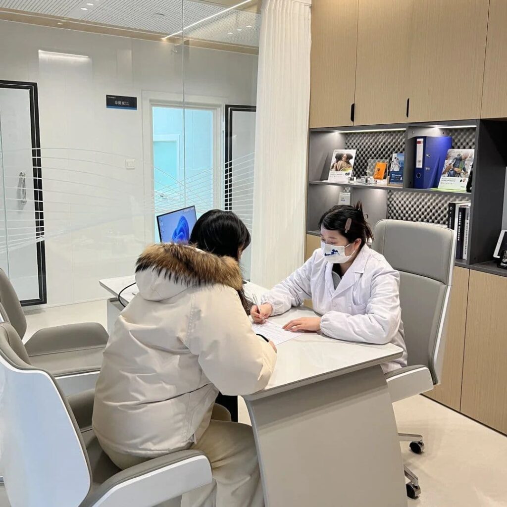 How do audiologists teach patients to wear hearing AIDS and maintain them