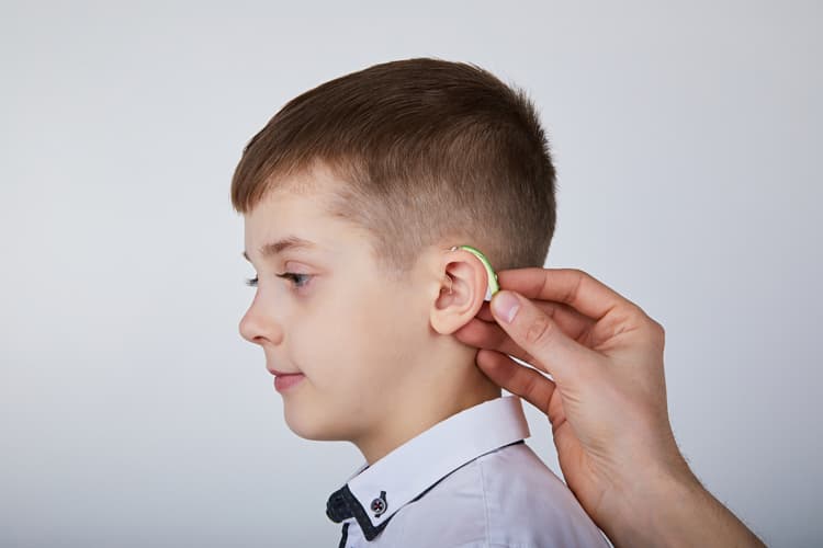 Hearing aids cultivate good wearing habits in young children